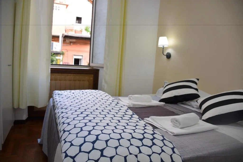 Room, Roma Hotel Srls, Naples