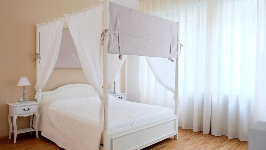 Room, B&B I 10 Mondi, Milan