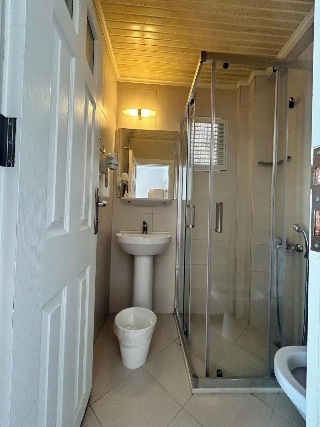 Room, Melaike, Izmir