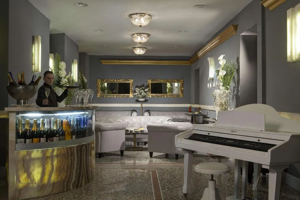 Bar, Golden Tulip Rome Piram, Rome