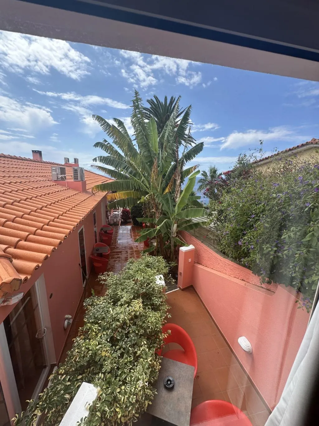 TRIPLE TWO BEDROOMS ONE BATHROOM Room, Inn & Art Hotel Gallery, Madeira