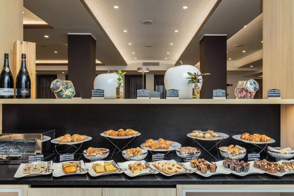 Restaurant, Hotel Garda, Milan