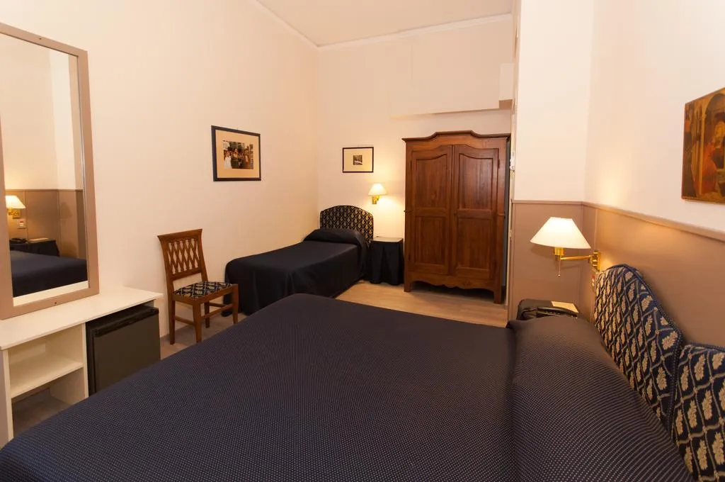 TRIPLE CLASSIC Room, San Luca Cortona Hotel, Perugia