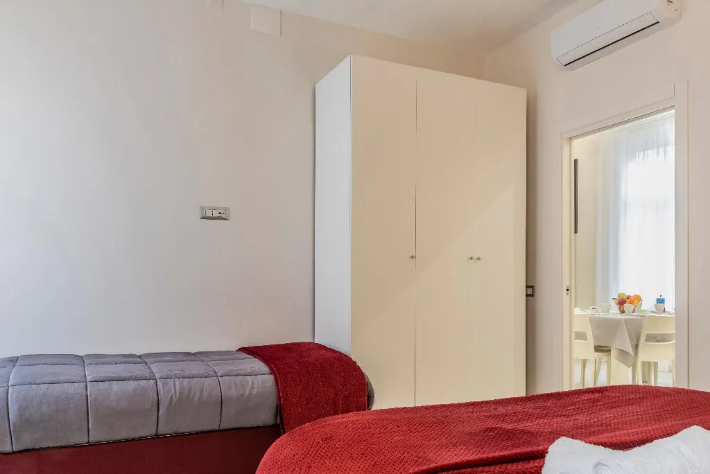 APARTMENT WITH BALCONY Room, Casina Rossa, Naples