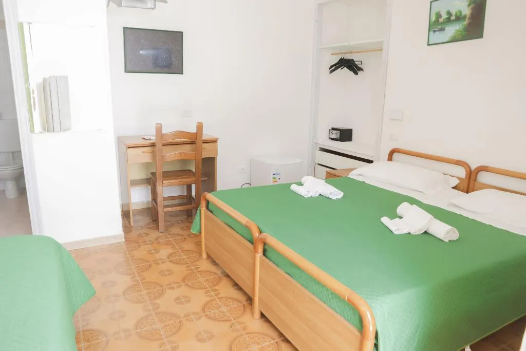 DOUBLE STANDARD Room, Cesotta, Naples
