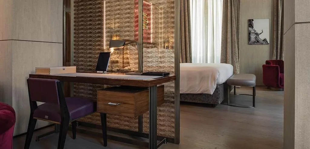 SUITE KING SIZE BED Room, Fendi Private Suites, Rome
