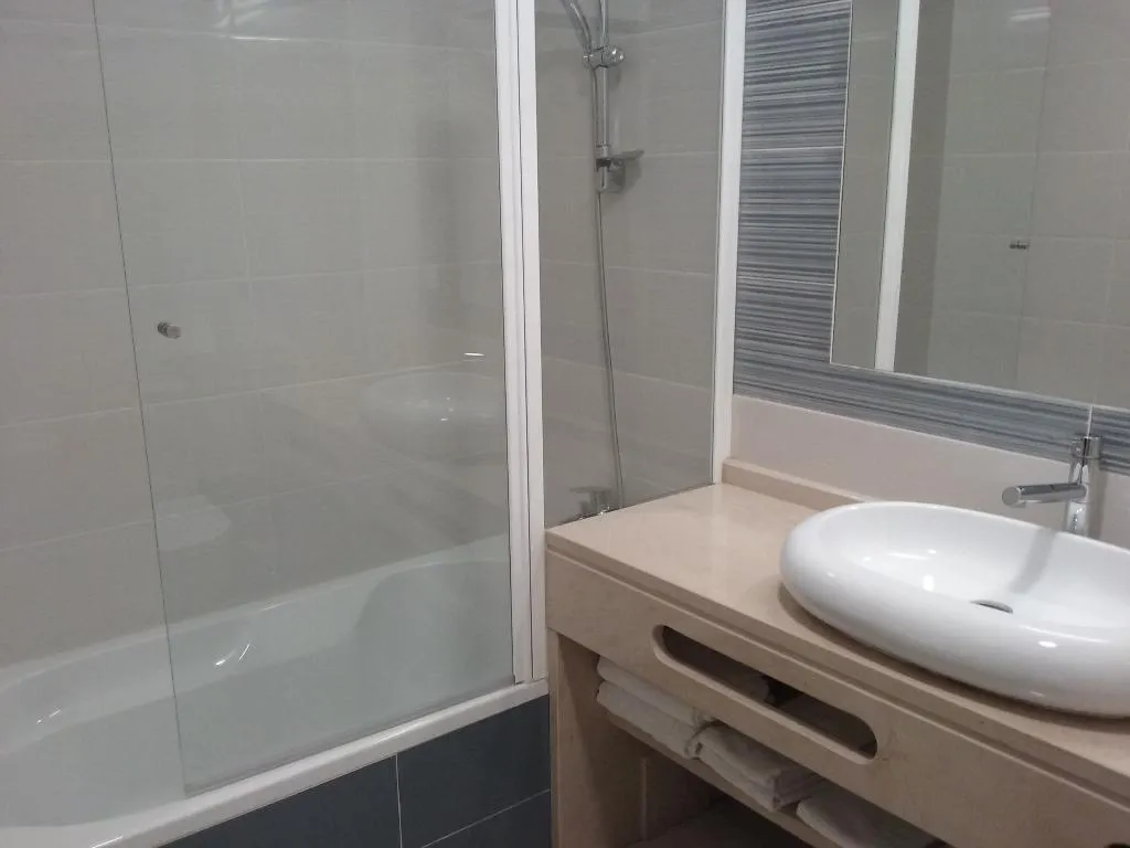 APARTMENT THREE BEDROOMS Room, Turiquintas, Algarve