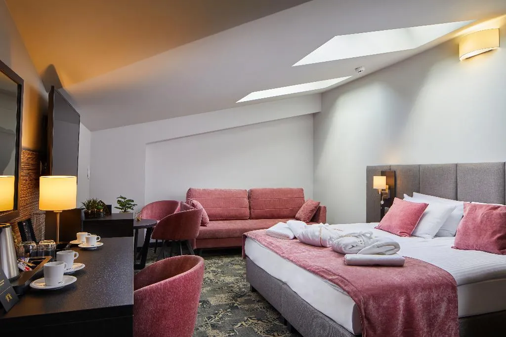 TRIPLE SUPERIOR Room, Hotel Estera, Krakow