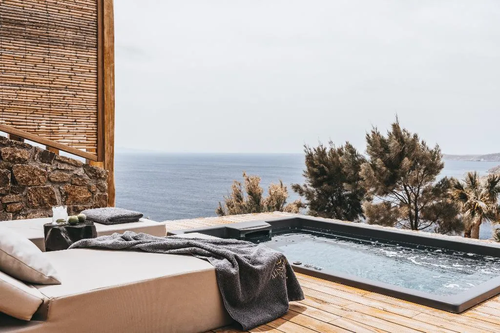 SUITE WITH JACUZZI Room, Alissachni Mykonos, Mykonos