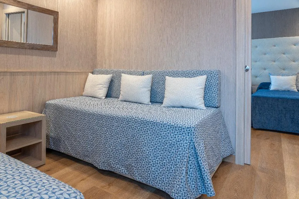 QUADRUPLE STANDARD Room, Rialto, Barcelona