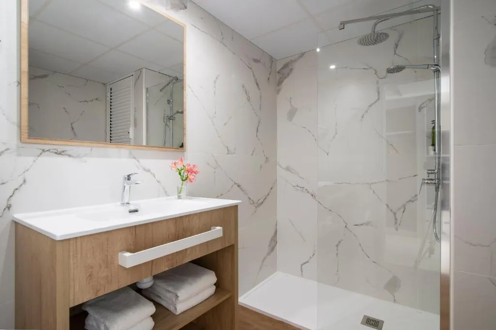 DOUBLE SINGLE USE STANDARD Room, Hotel Lloret Santa Rosa by Pierre & Vacances, Costa Brava