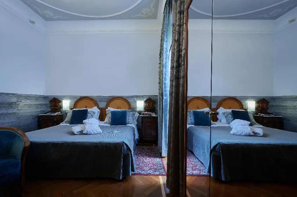 Double or Twin SUPERIOR Room, Farnese, Rome