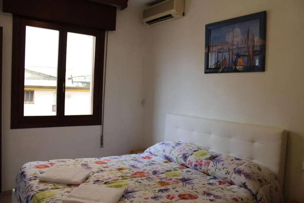 Room, Colombo Hotel & Hostel For Backpackers, Venice