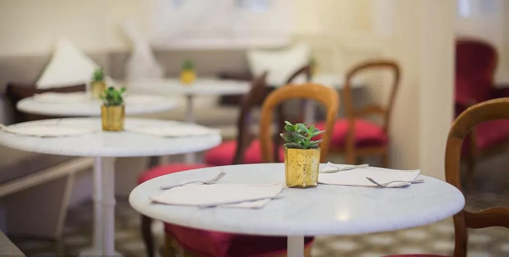 Restaurant, Anakena House Modernist Bed And Breakfast, Barcelona