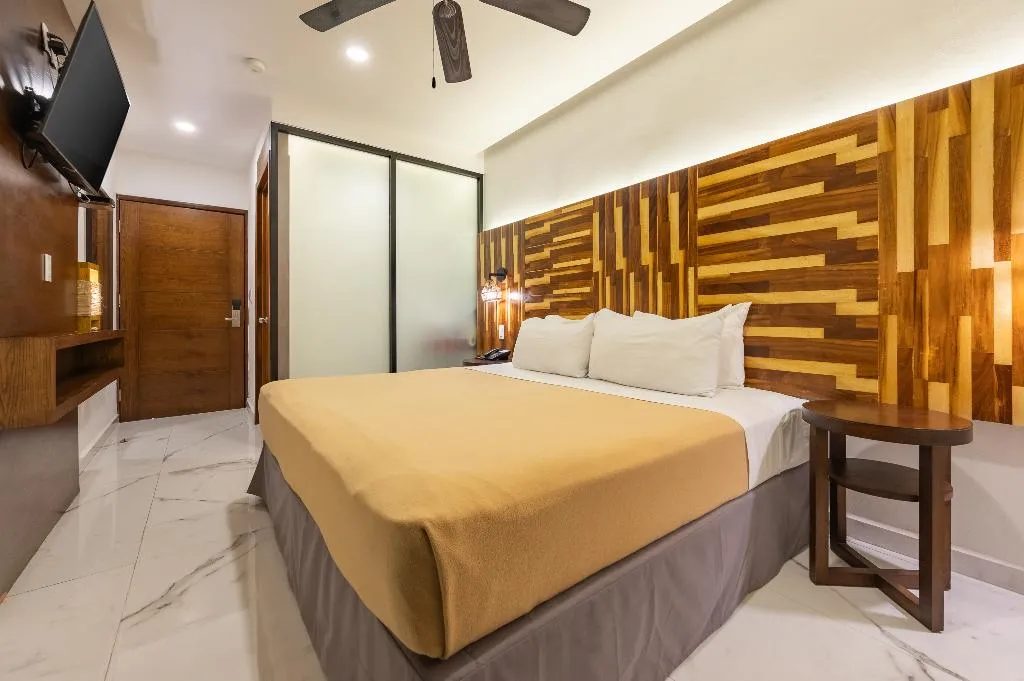 Room DELUXE KING BED Room, Marvic Hotel, Playa Del Carmen