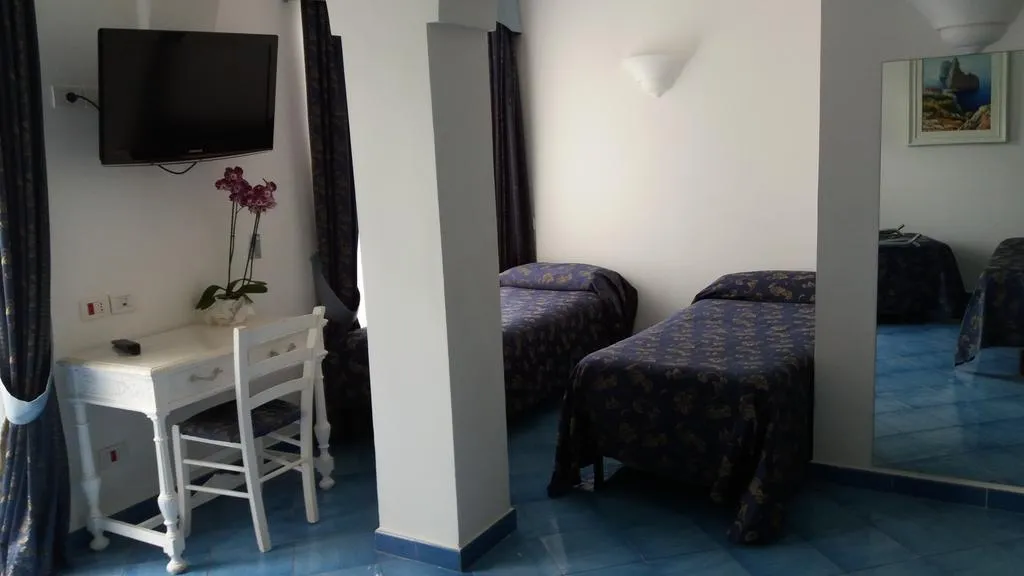 Room, Bussola di Hermes, Naples