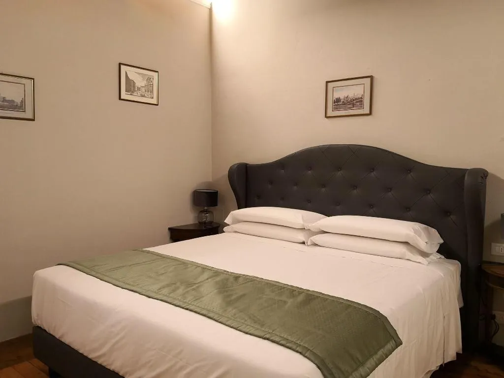 Room, Hotel St. James, Florence