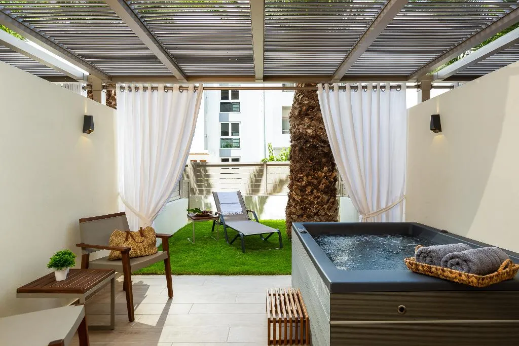 Double or Twin WITH JACUZZI Room, Theartemis Palace, Crete