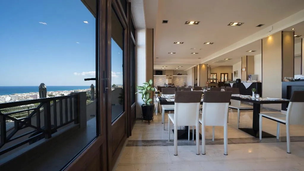 Bar, Forest Park, Crete