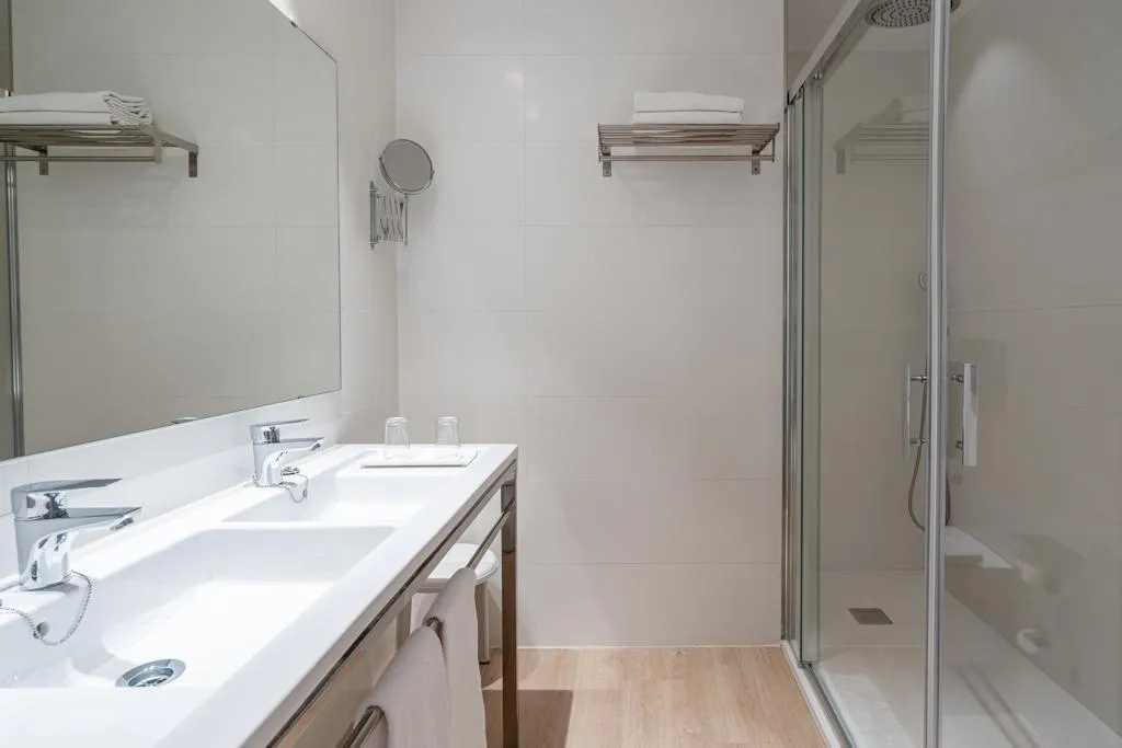 Double or Twin SIDE SEA VIEW Room, Mirador, Majorca