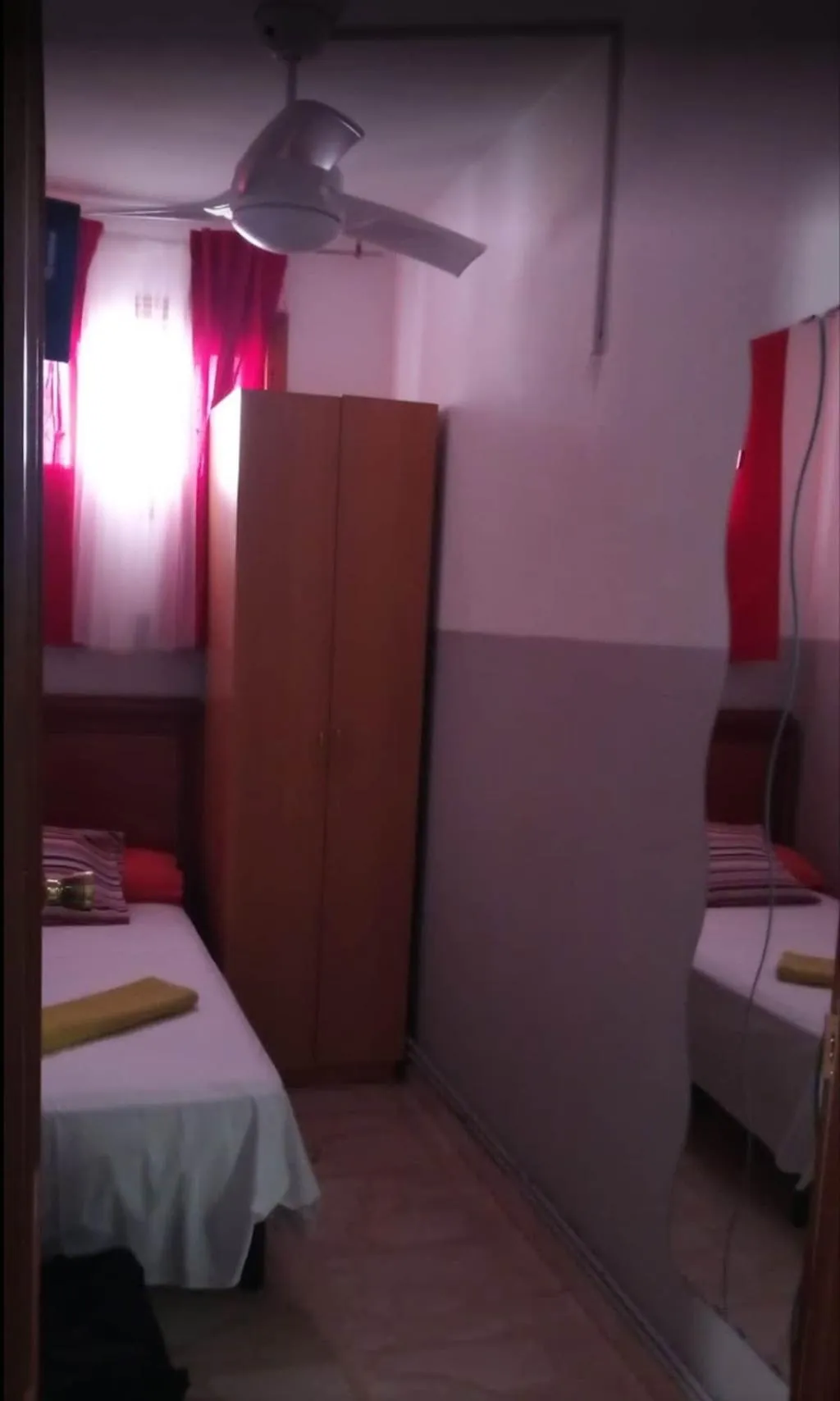 SINGLE WITH SHARED BATHROOM Room, Hostal El Peine, Madrid