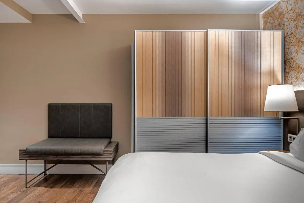 Room, AC Hotel Palacio del Retiro Autograph Collection, Madrid