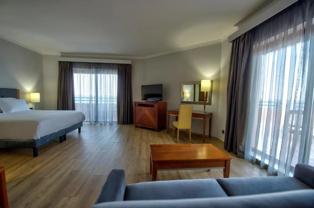 SUITE PREMIUM SEA VIEW Room, Radisson Blu Resort, Malta St. Julians, Malta