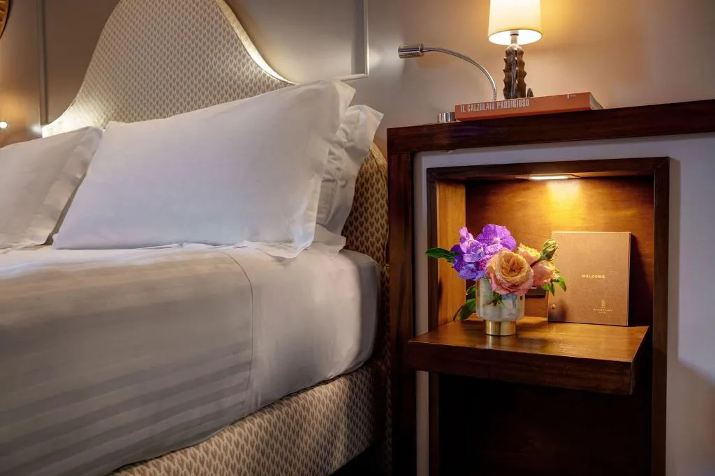 DOUBLE QUEEN SIZE BED Room, Singer Palace Hotel, Rome