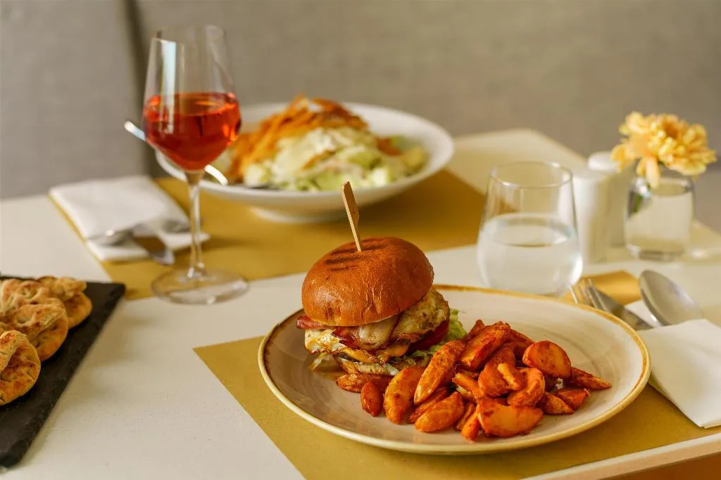Restaurant, Radisson Resort Plaza Skiathos, Skiathos