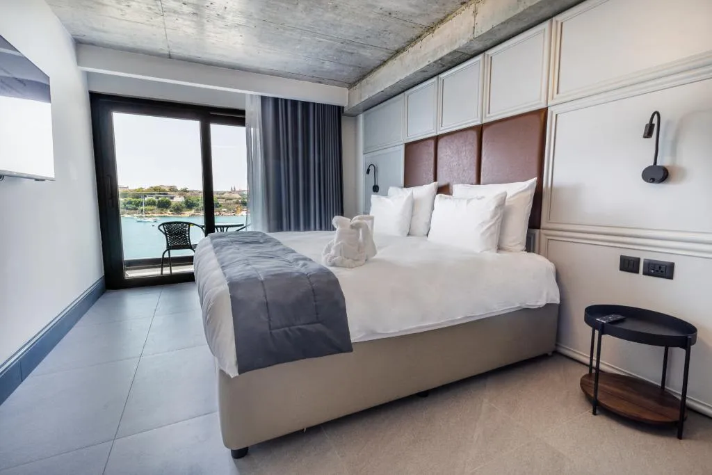 Double or Twin DELUXE SEA VIEW Room, The Londoner Hotel Sliema, Malta