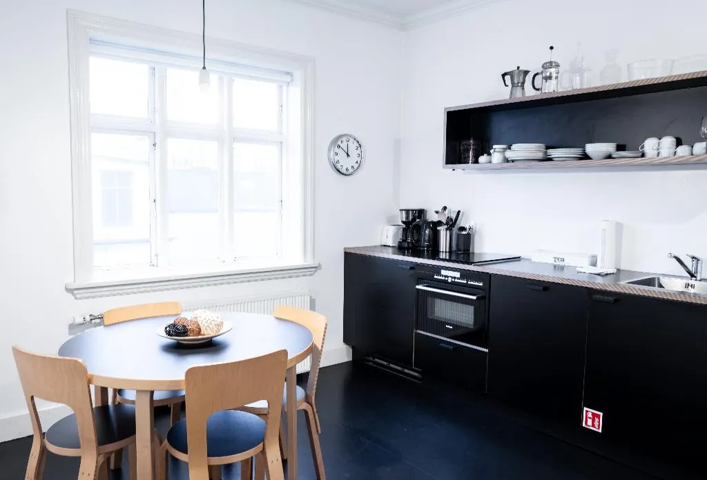 APARTMENT ONE BEDROOM Room, Luna Laugavegur 37, Reykjavik