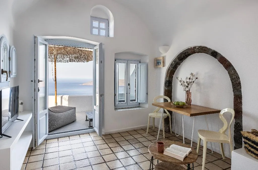 SUITE WITH JACUZZI Room, El Verano Collection Santorini, Santorini
