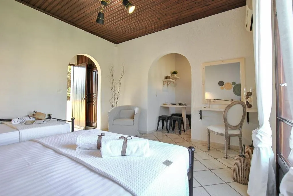 Room, Minas Studios, Kefallinia