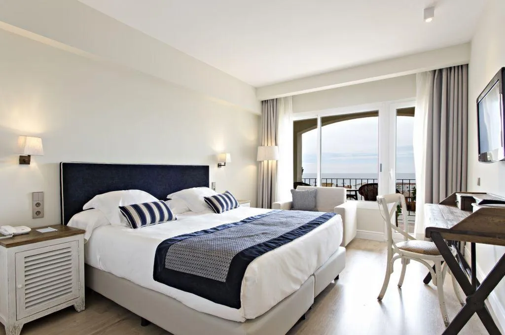 Double or Twin WITH TERRACE Room, Aiguablava, Costa Brava
