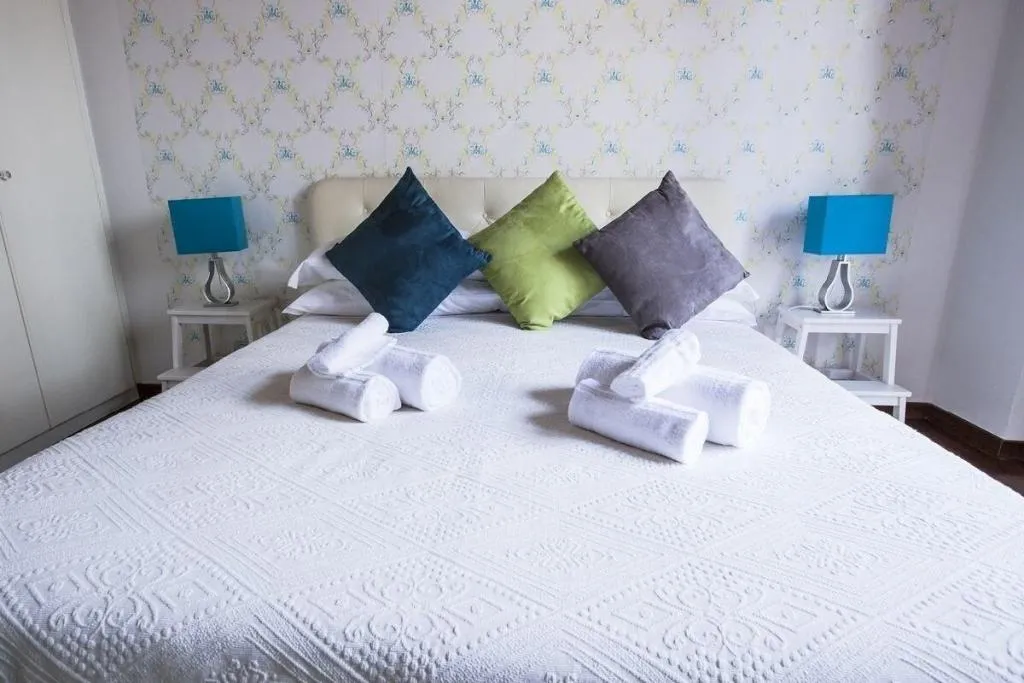 Room, Pettinary Village, Rome