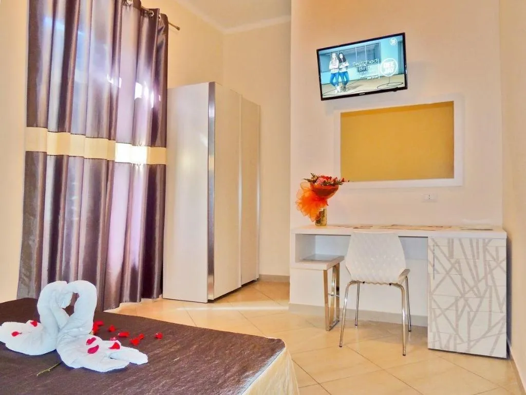 Room, Enrica, Naples