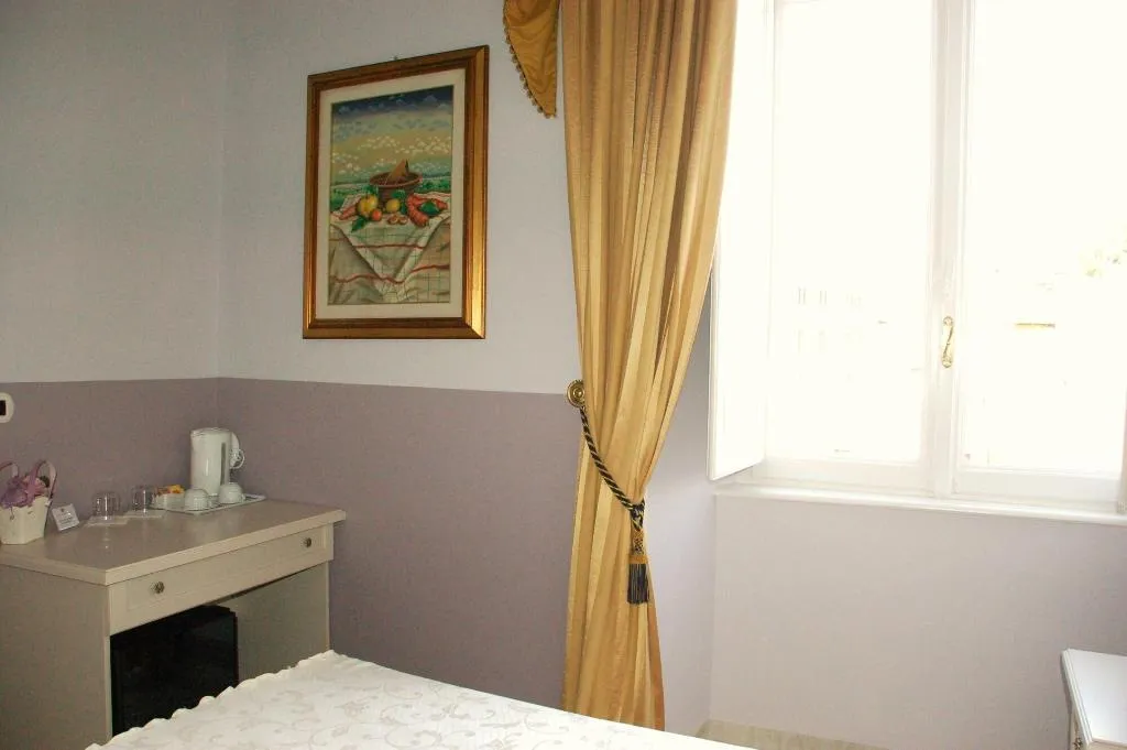 Room, Charme Holidays Colosseum, Naples