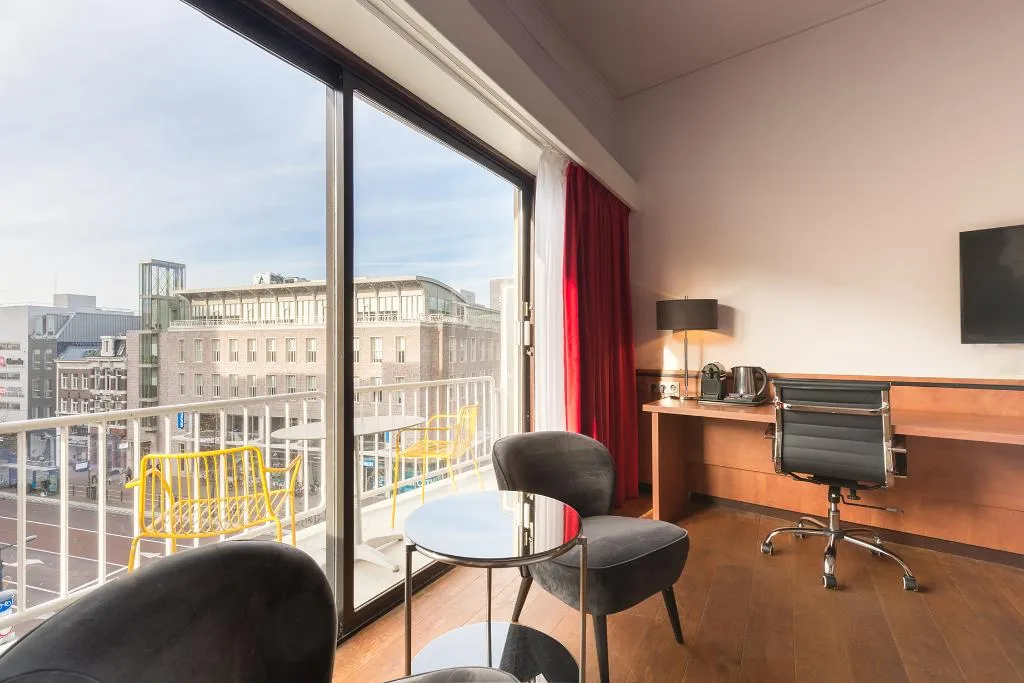 Double or Twin DELUXE Room, Leonardo Hotel Utrecht City Center, Amsterdam