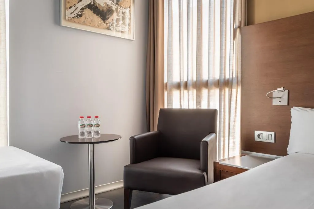 TRIPLE STANDARD Room, Madanis Hotel, Barcelona