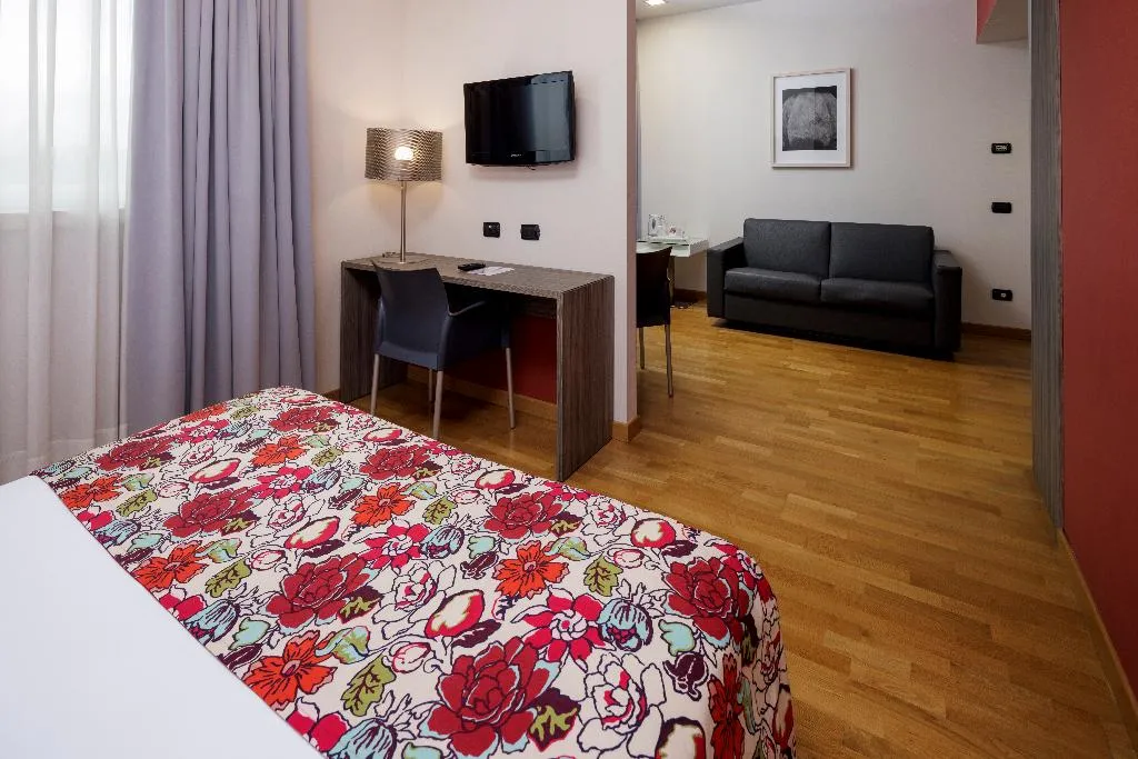 TRIPLE SUPERIOR QUEEN BED Room, Best Western Falck Village Hotel, Milan