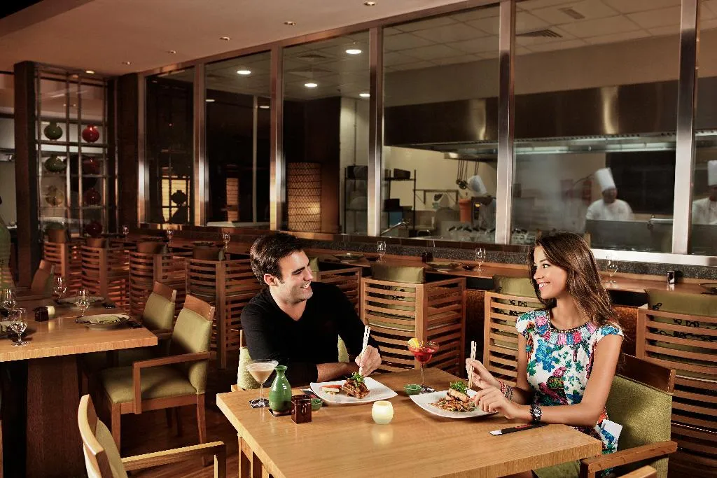 Restaurant, Amwaj Rotana-Jumeirah Beach, Dubai