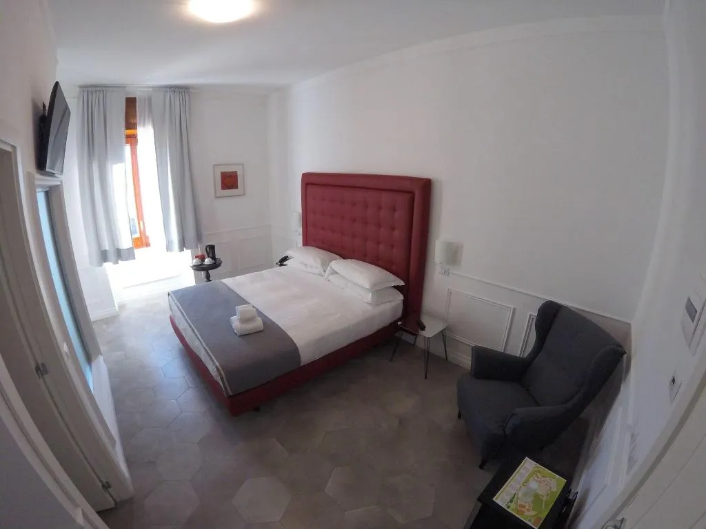 Room, Palazzo Balsamo, Naples