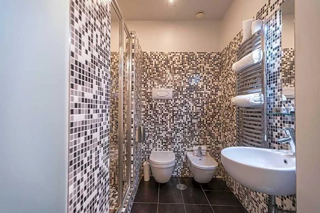 Room, Hotel Tiro A Volo, Naples