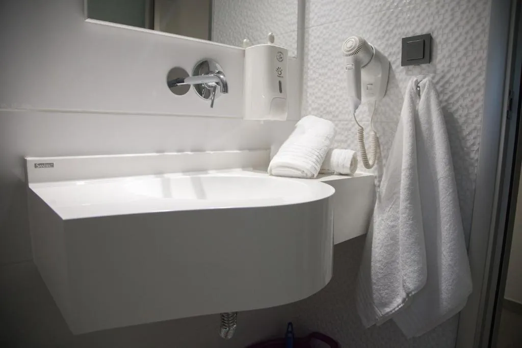 DOUBLE BASIC Room, Amalia Rooms Sea View, Thessaloniki