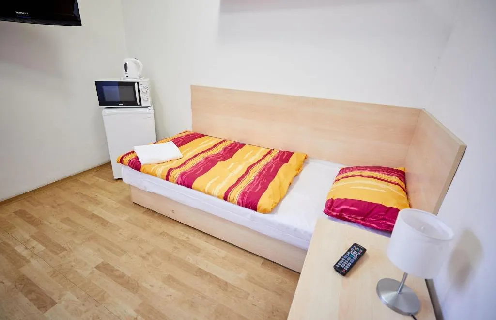 SINGLE STANDARD Room, University Hotel, Prague
