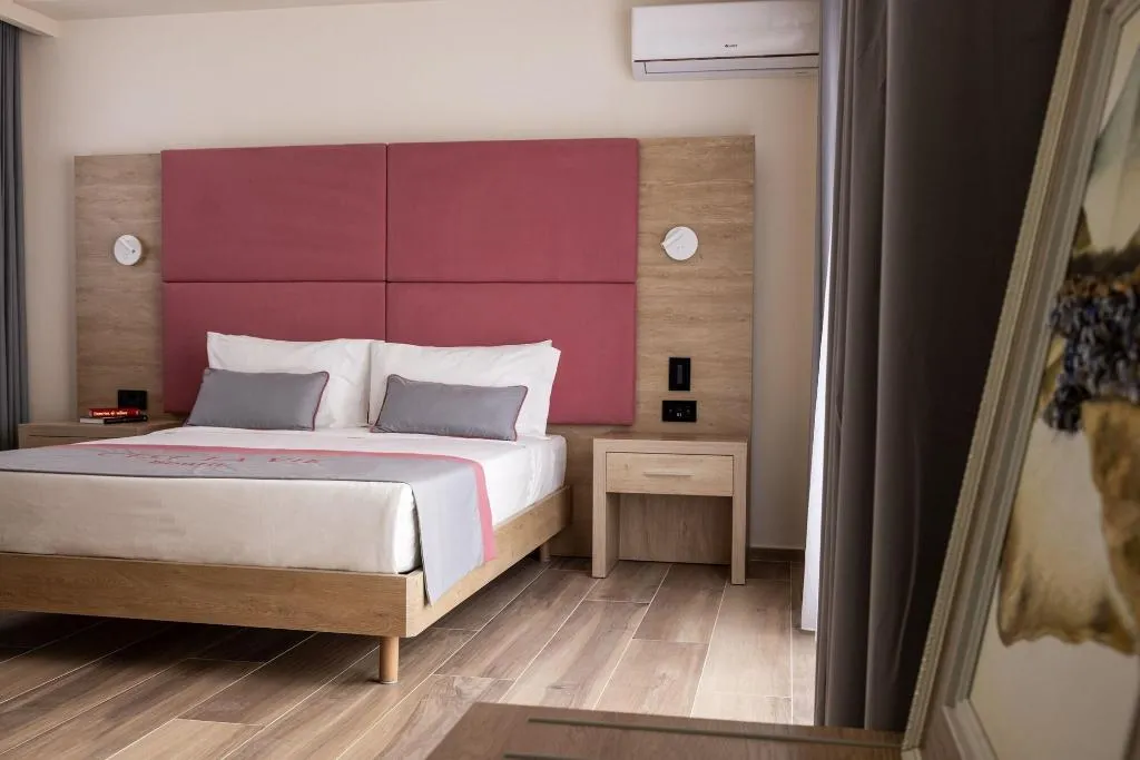 Room, C'est La Vie Boutik Swieqi, Malta