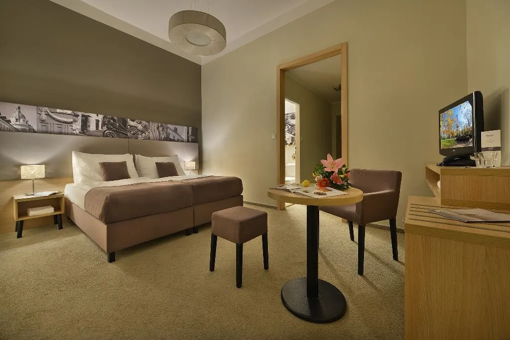 Double or Twin COMFORT Room, Three Crowns Hotel, Prague