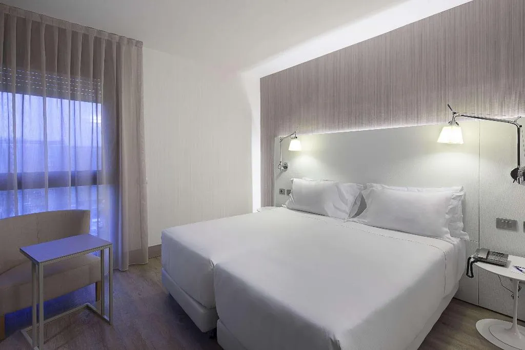 Room, NH Milano Congress Centre, Milan