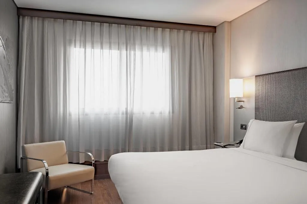 DOUBLE QUEEN SIZE BED Room, AC Porto, Porto