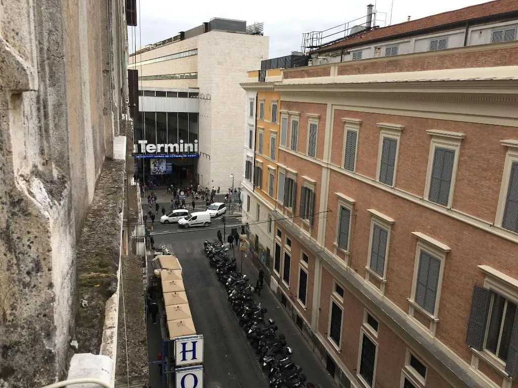 General view, Lam Guest House Due, Naples